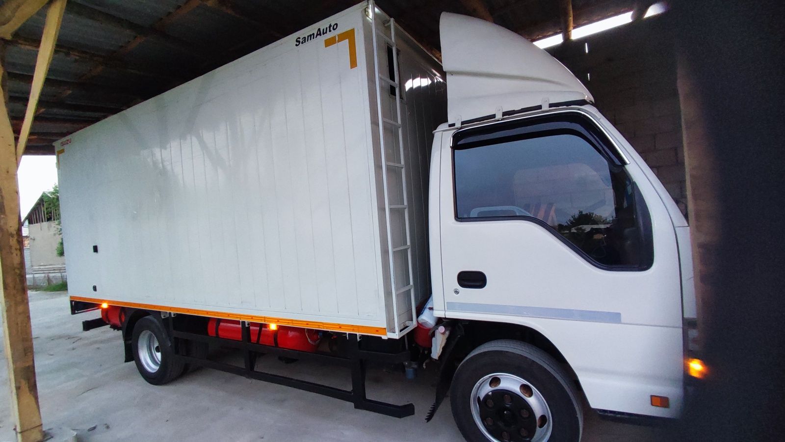 Isuzu_NQR_71PL_5t