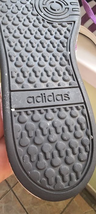Маратонки ADIDAS  номер 39 1/3.като нови