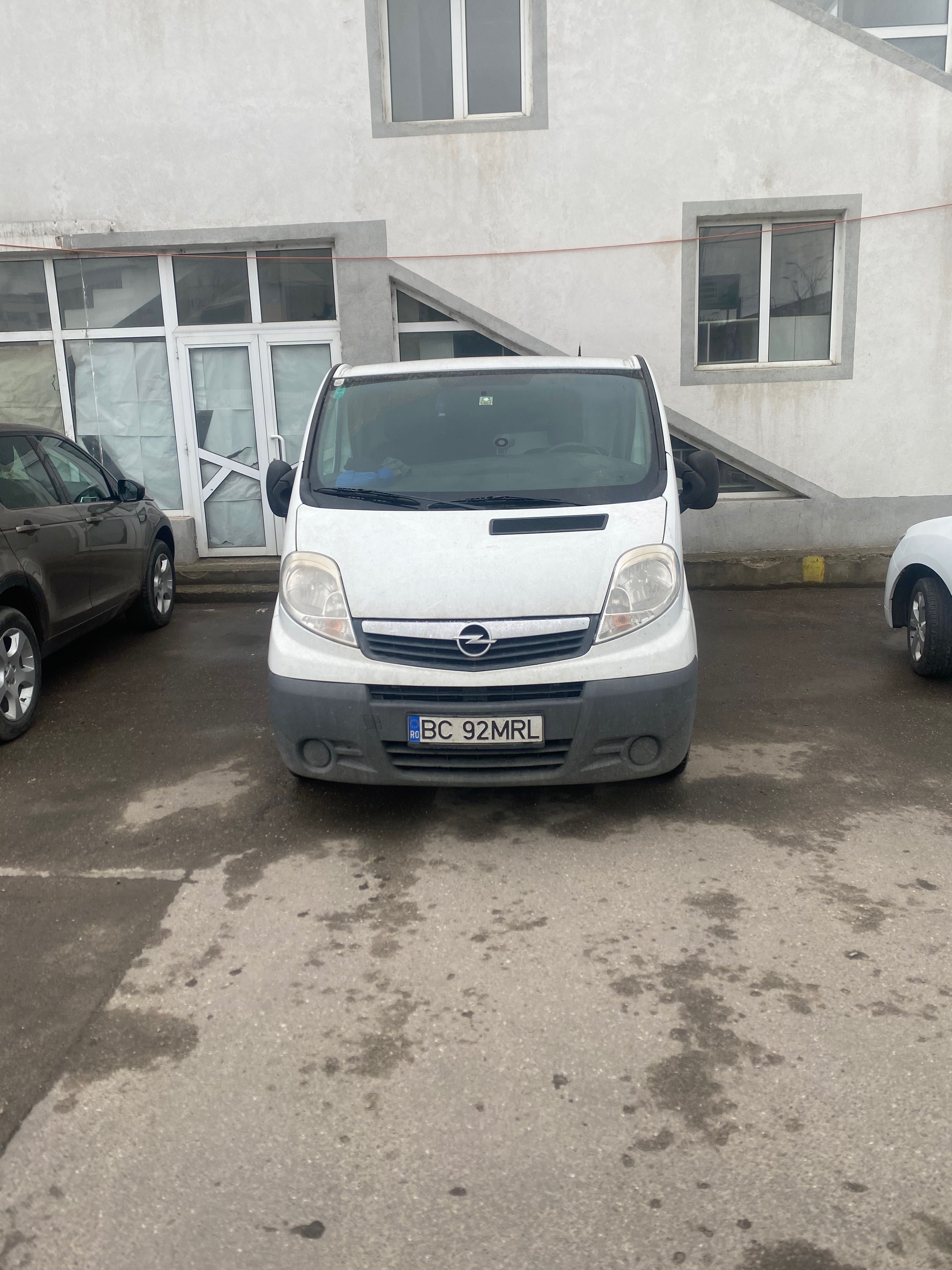 Vând Opel Vivaro