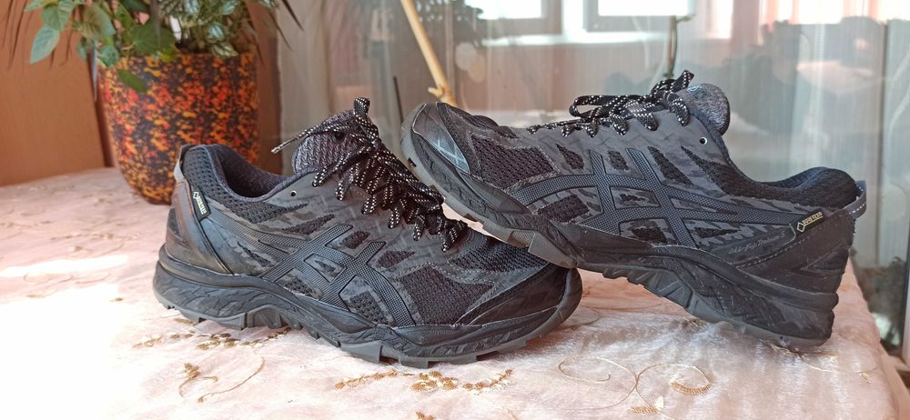 Adidas №45 1/3-40 лв, Nike №45,5-30 лв, Quechua №42 -35 Asics№39-40 лв