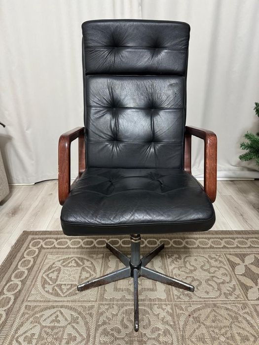 Кресло офисное вращающийся