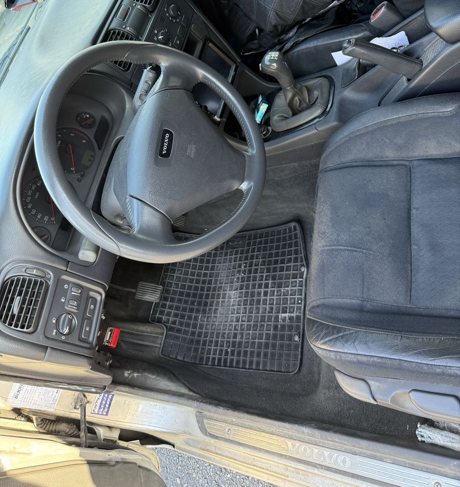 Volvo v40  1.9 tdi 115 c .2002 година , здрава ходова час и перфектел