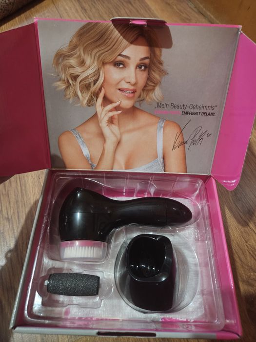 Perie curatare faciala cu unde sonice de 300 rpm Delany Beauty