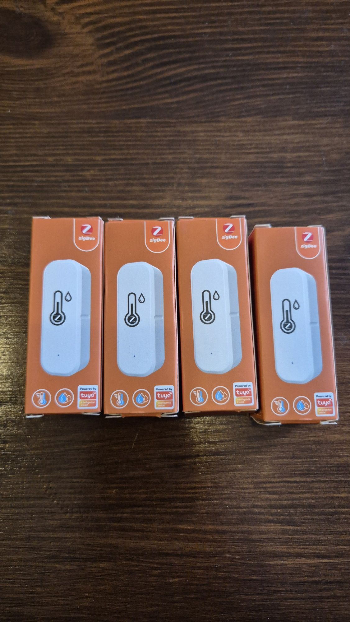 Продавам Tuya Zigbee Wi-Fi Сензор  за температура и влажност 

работи