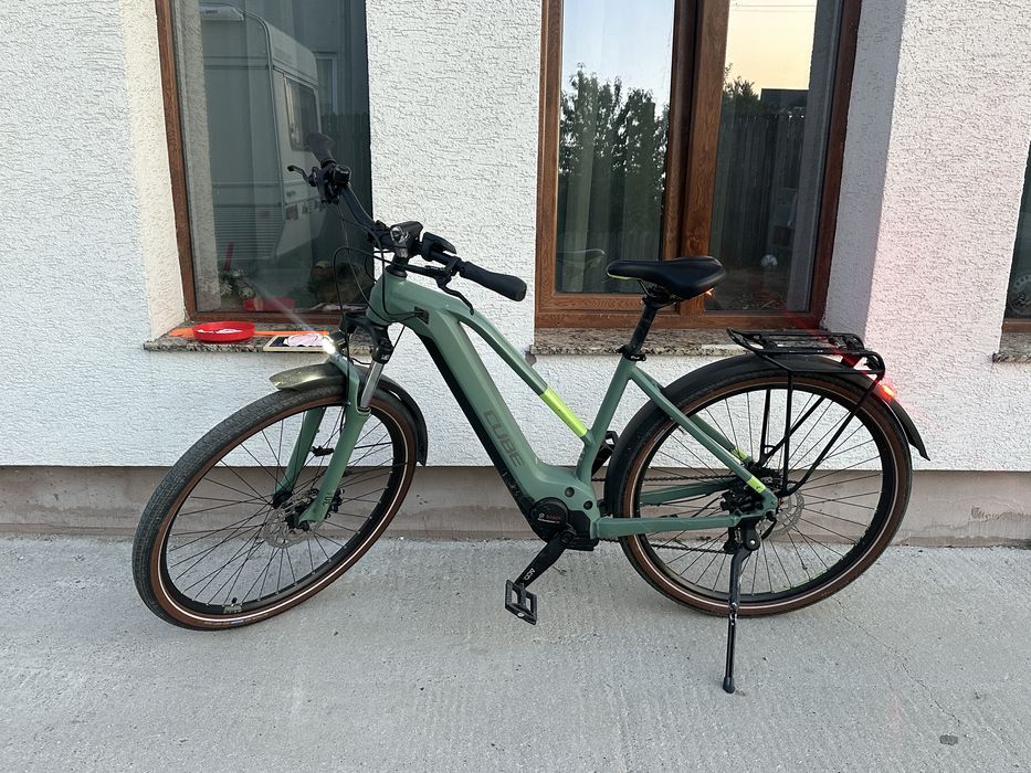 Bicicleta electrica Cube motor Bosch 9 viteze frane disc suspensie