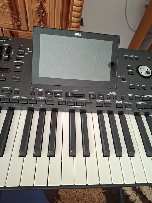 Korg pa5x Oriental 76 Key