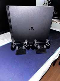 Vand Ps4 Pro cu manete si jocuri