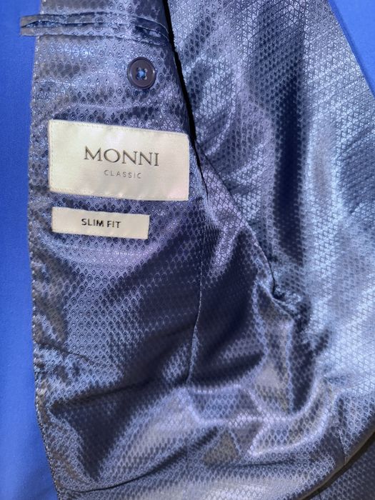 Нов костюм Monni