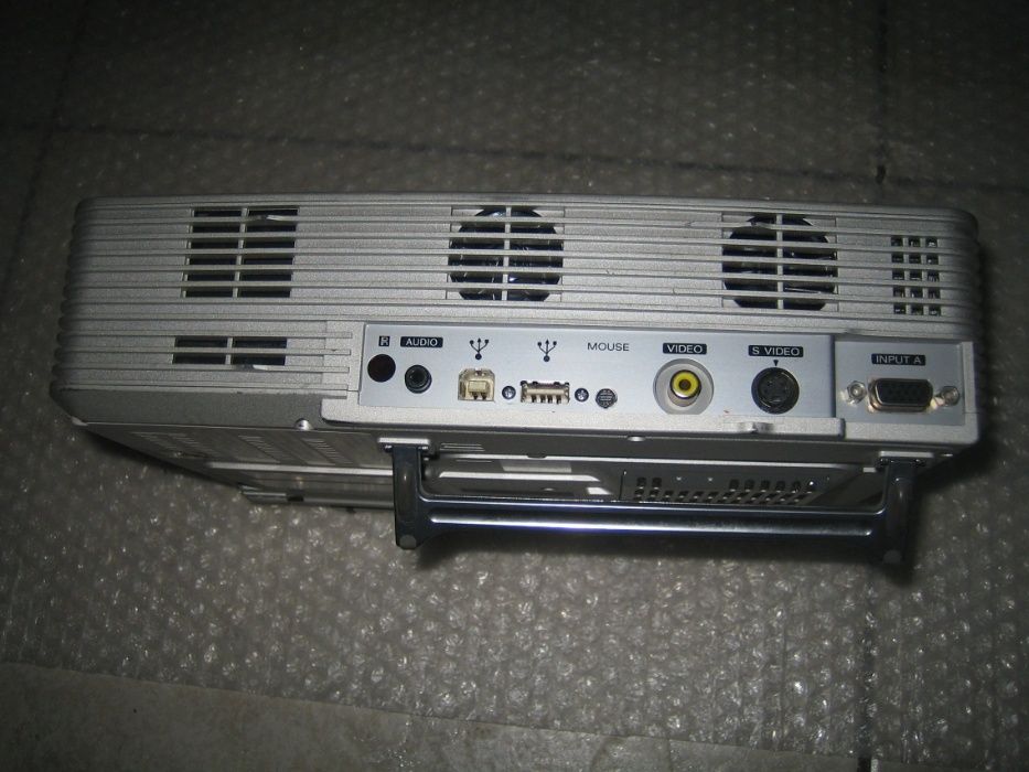 Продавам Sony LCD Projector VPL-CS1