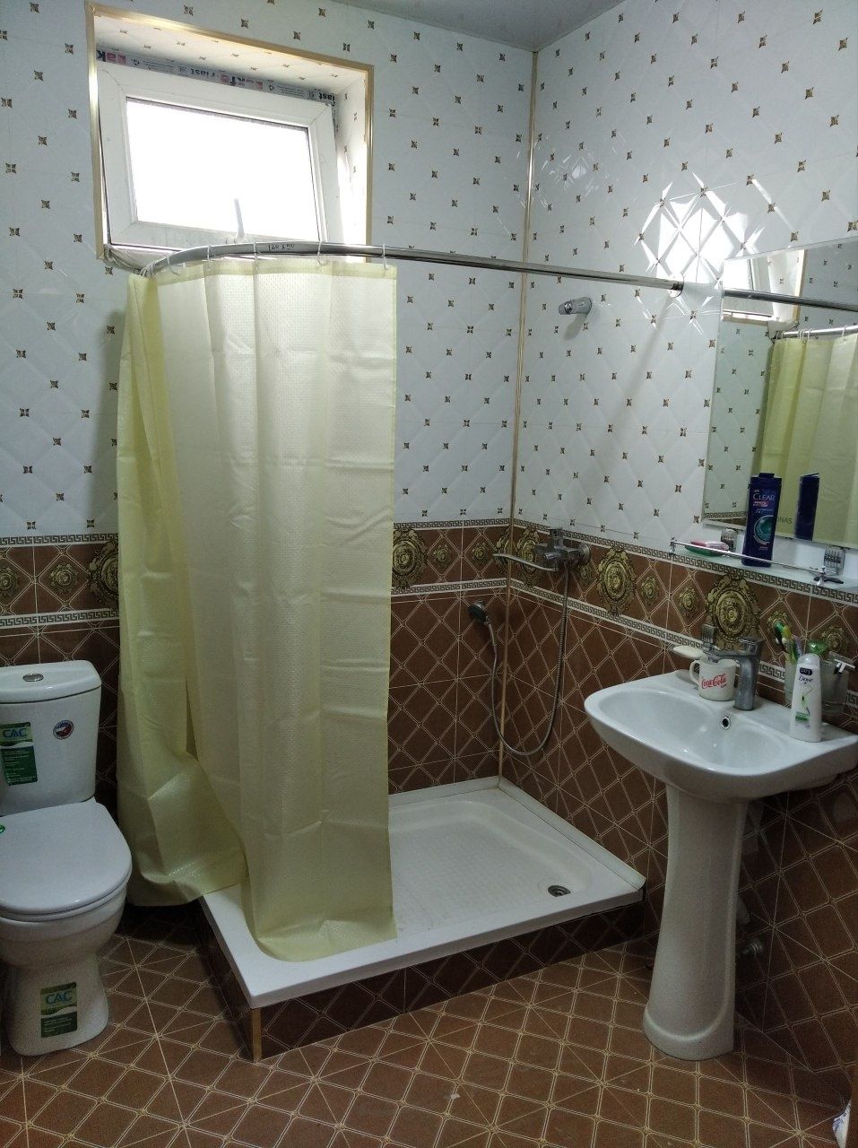 Bektemir rayon vodnikda 2etajli uchaska arendaga 15ta honasi bor