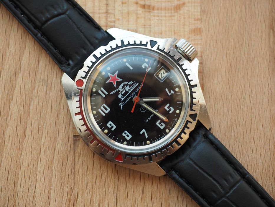 Ceas militar sovietic Komandirskie (Vostok), rez. la apă, funcțional