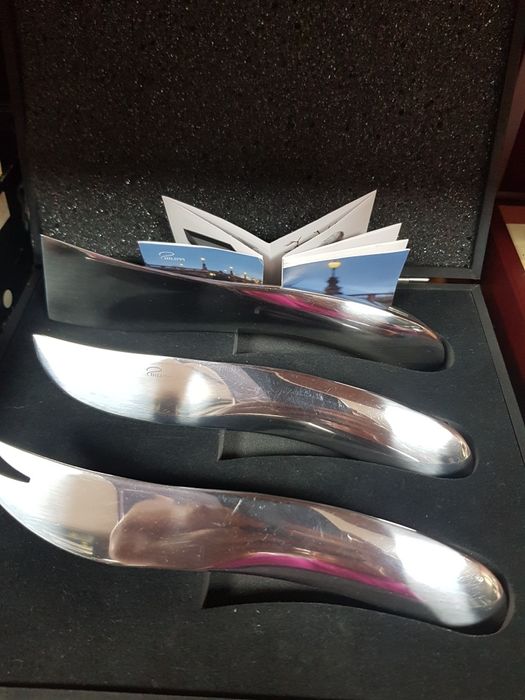 Комплект от 3 ножа за сирене