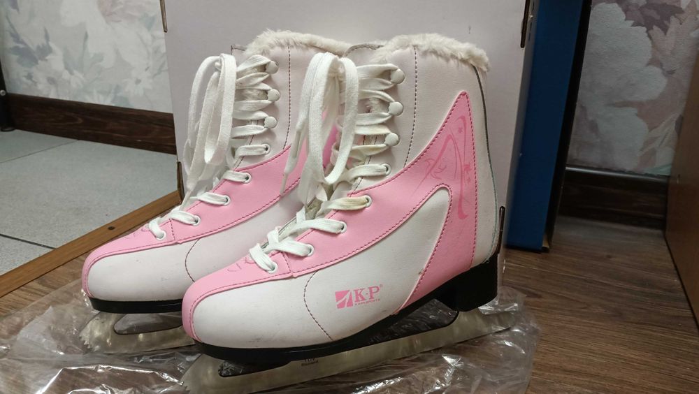 Коньки фигурные женские