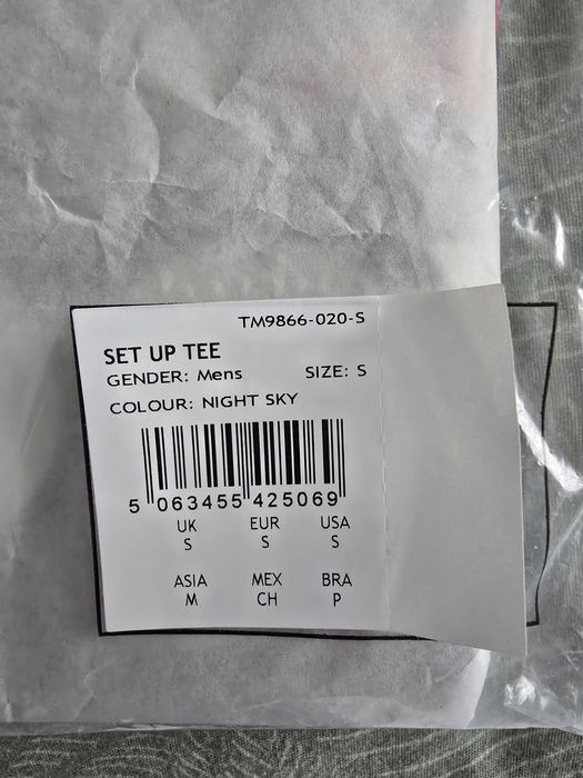 Tricou oficial Red Bull Racing Castore 2025

Preț: 300 lei (negociabil