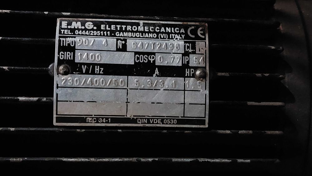 Masina dejantat anvelope camioane Teco 54 aproape noua