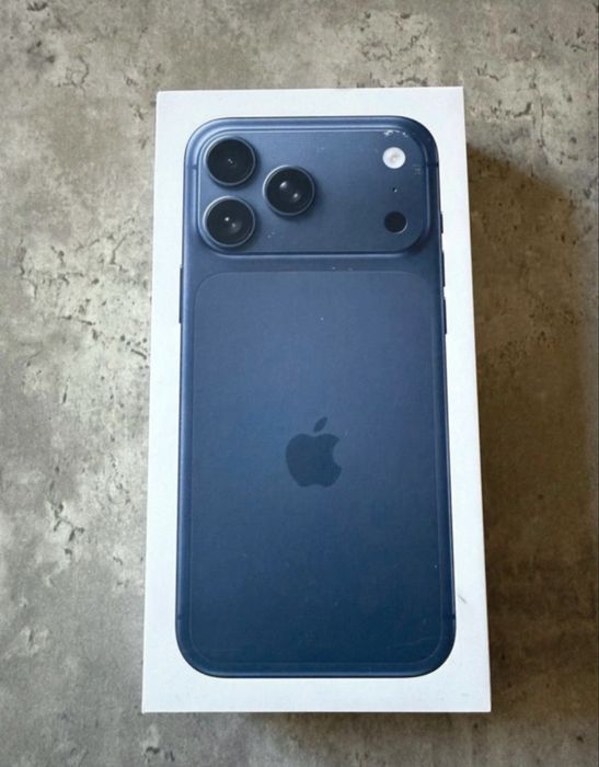 Iphone 17 pro max 256 deep blue