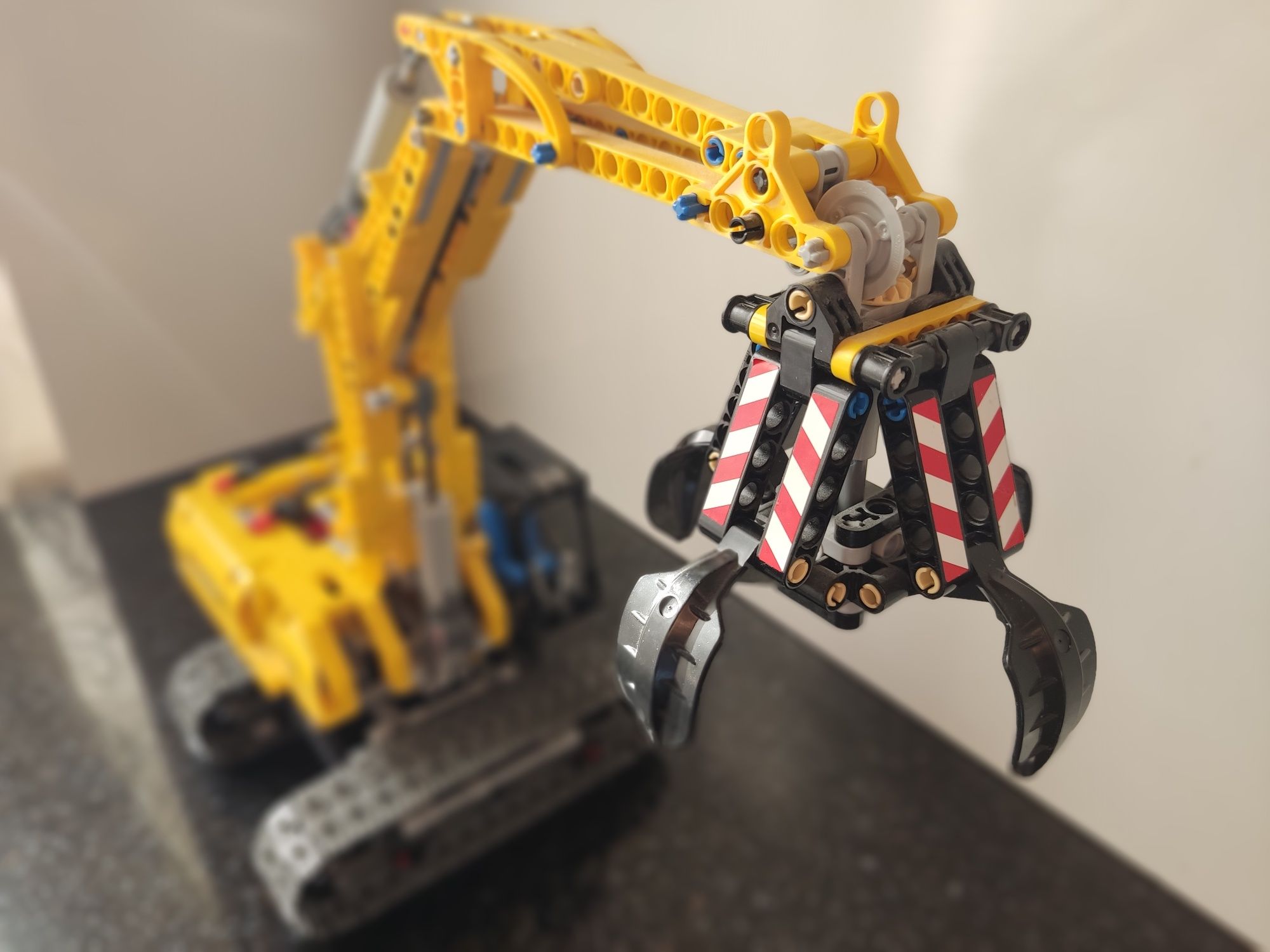 Набор LEGO Technic 42006. Экскаватор.