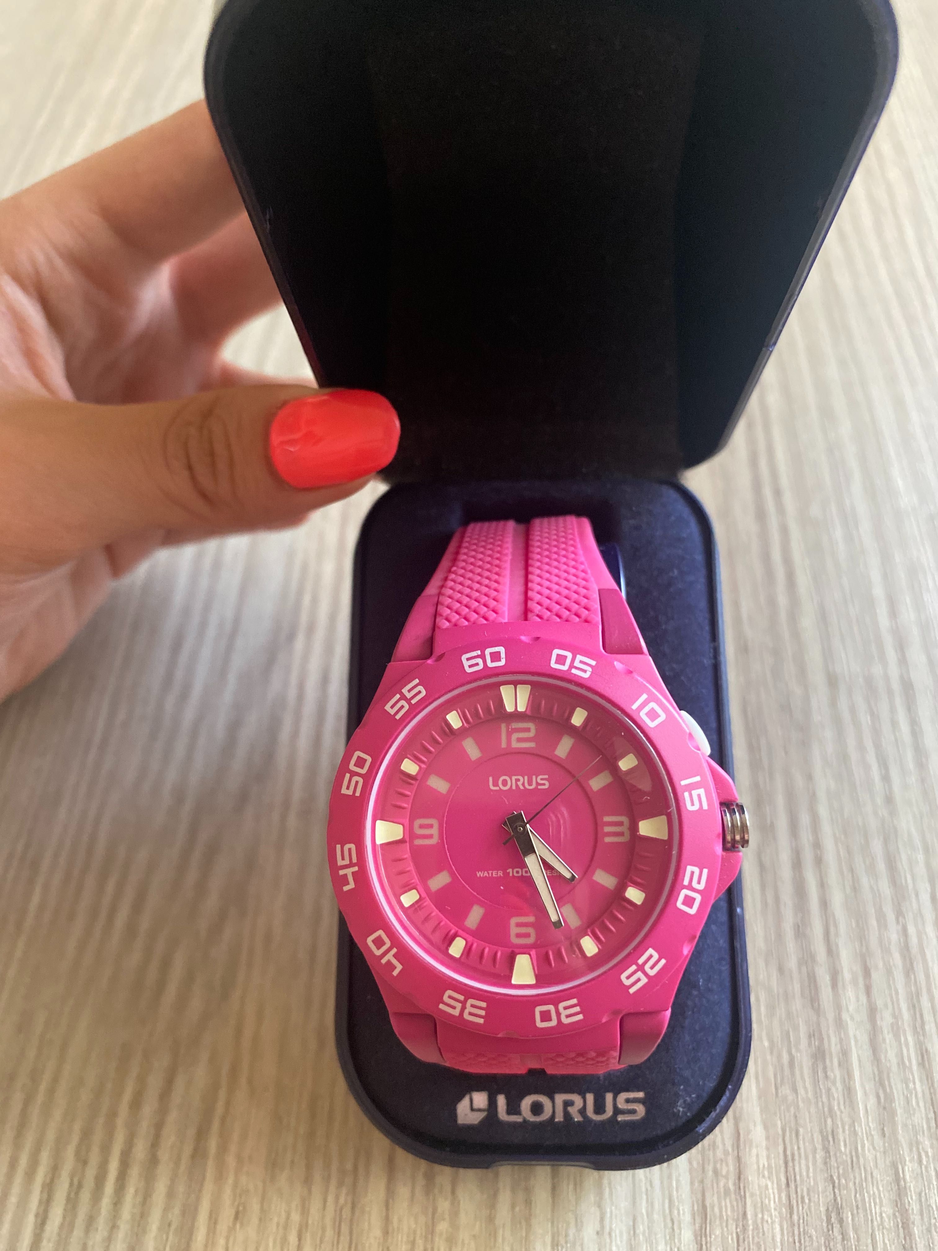 Чисто нов часовник Lorus в розов цвят