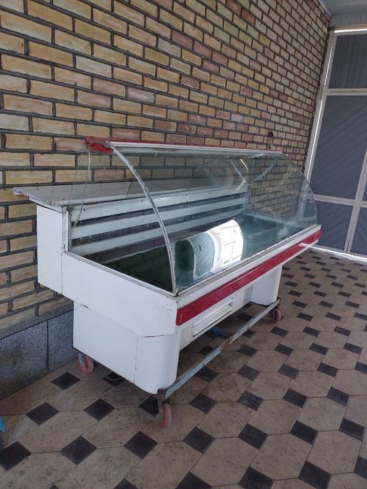 Vetrina xolodelnik srochna sotiladi. Ishlashi va holati yaxshi. 5 mln