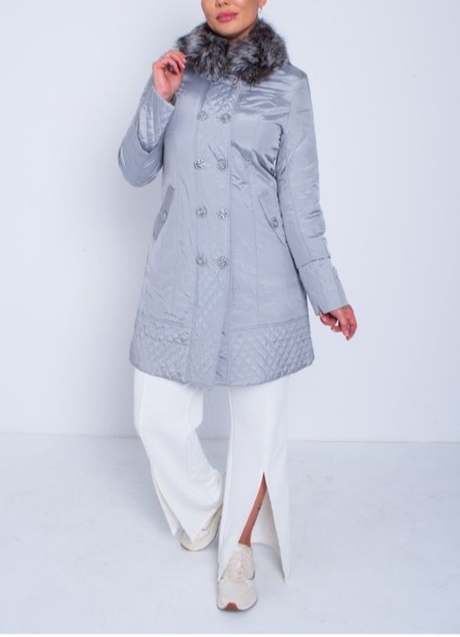 Теплый плащ с песцовым воротом