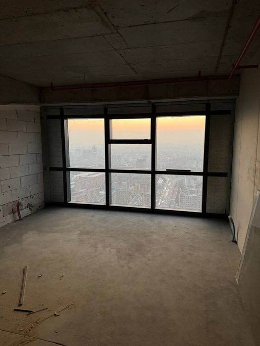 Piramit Tower. 33 этаж. Панорама города. 65 м²