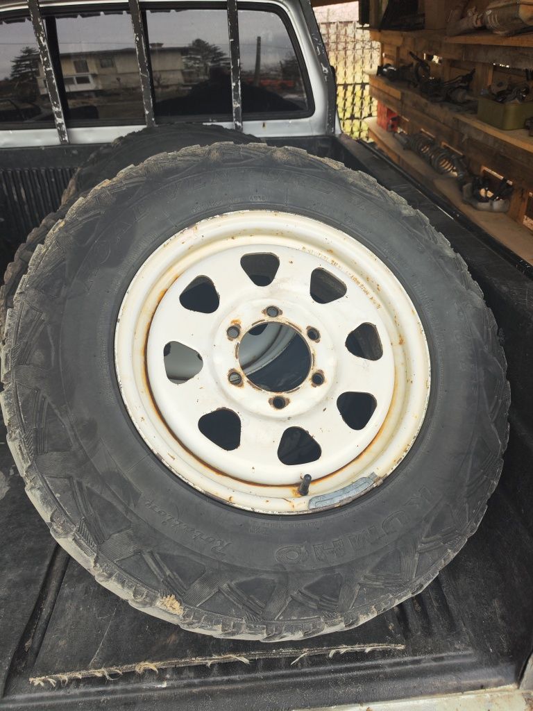 Гуми с джанти 205/80/16.
