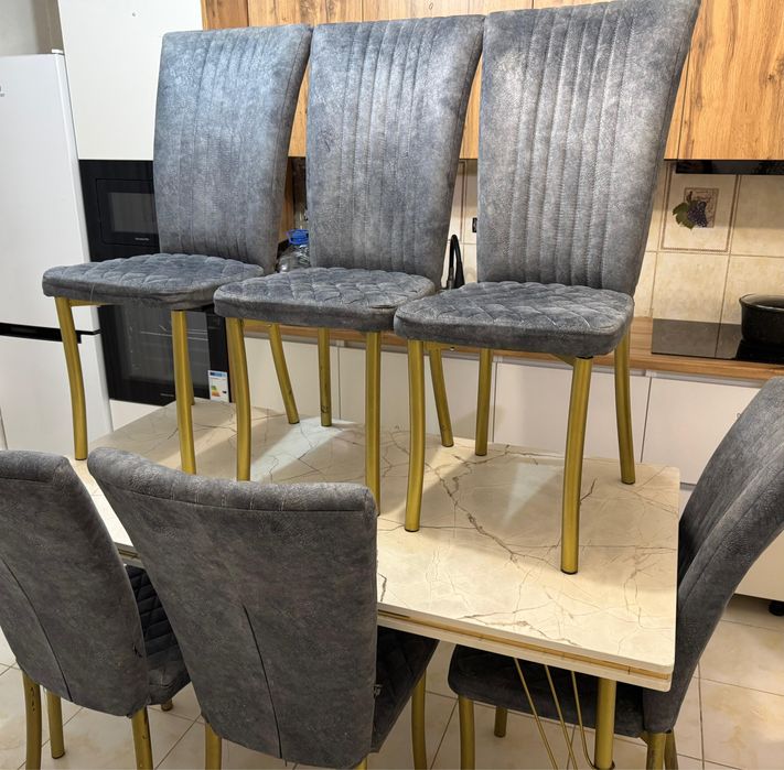 Стол стулья в хорошем состоянии