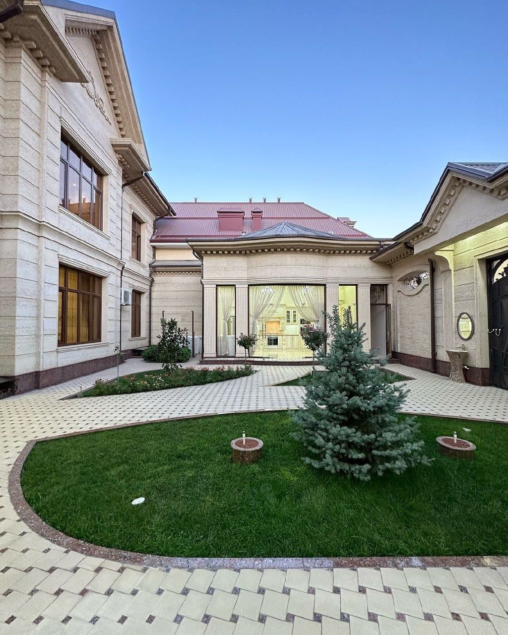 Сдаётся ШИКАРНЫЙ участок

• Район: Мирзо Улугбек 

• Комнат: 6
• Этажн