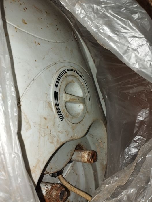 Продам бойлер 100 литров Аристон на запчасти