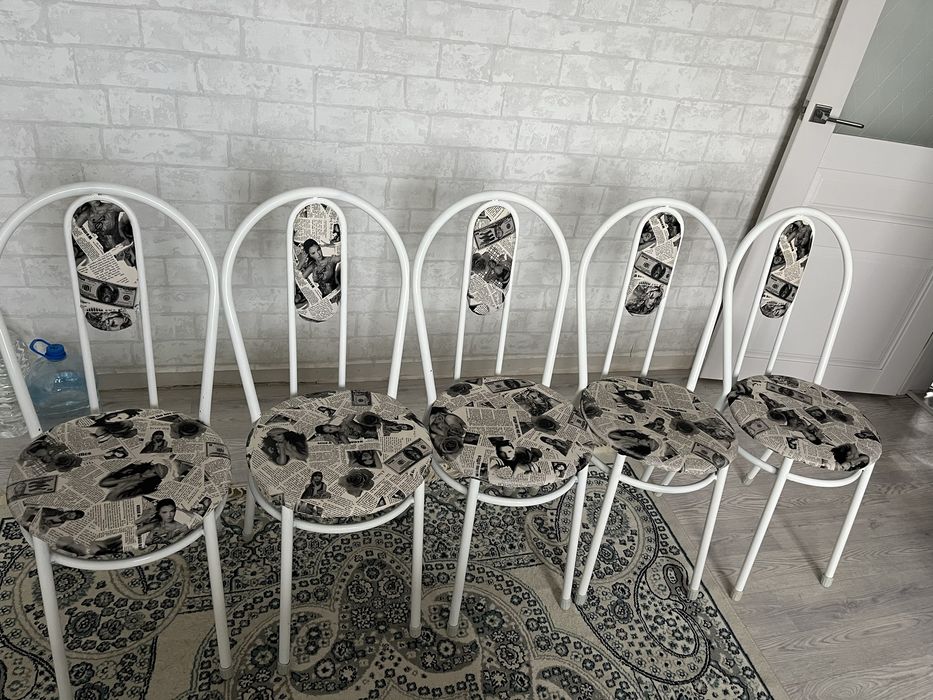 Продается Стол и стулья