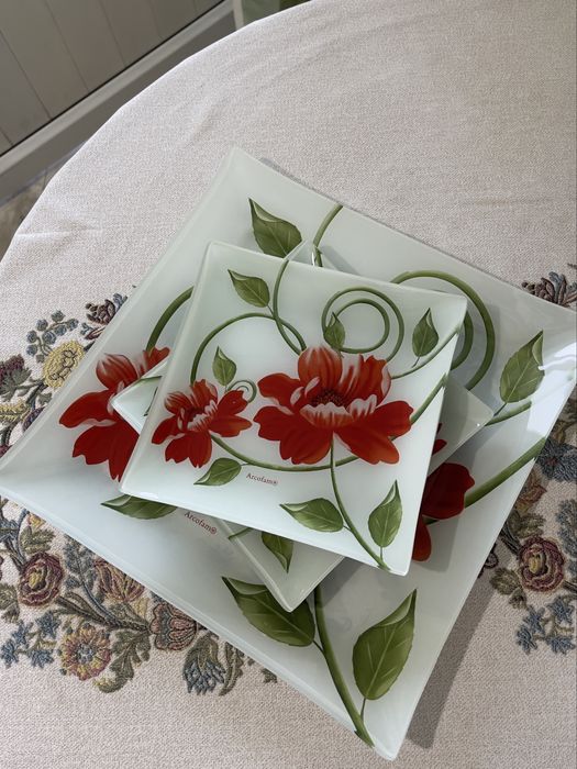 Набор из тарелок