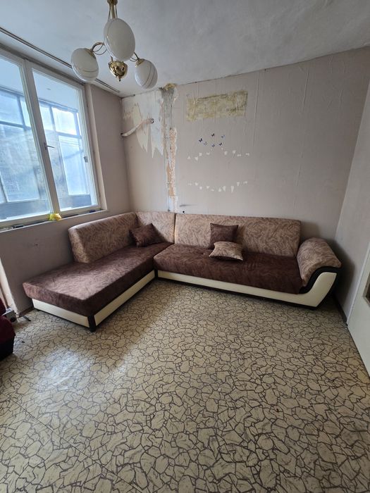 Продавам холов диван луксозен