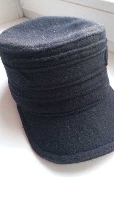 Продам кепку кашемировую,ручкой  работы