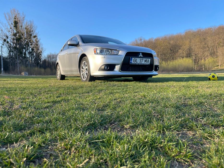 Vând Mitsubishi lancer