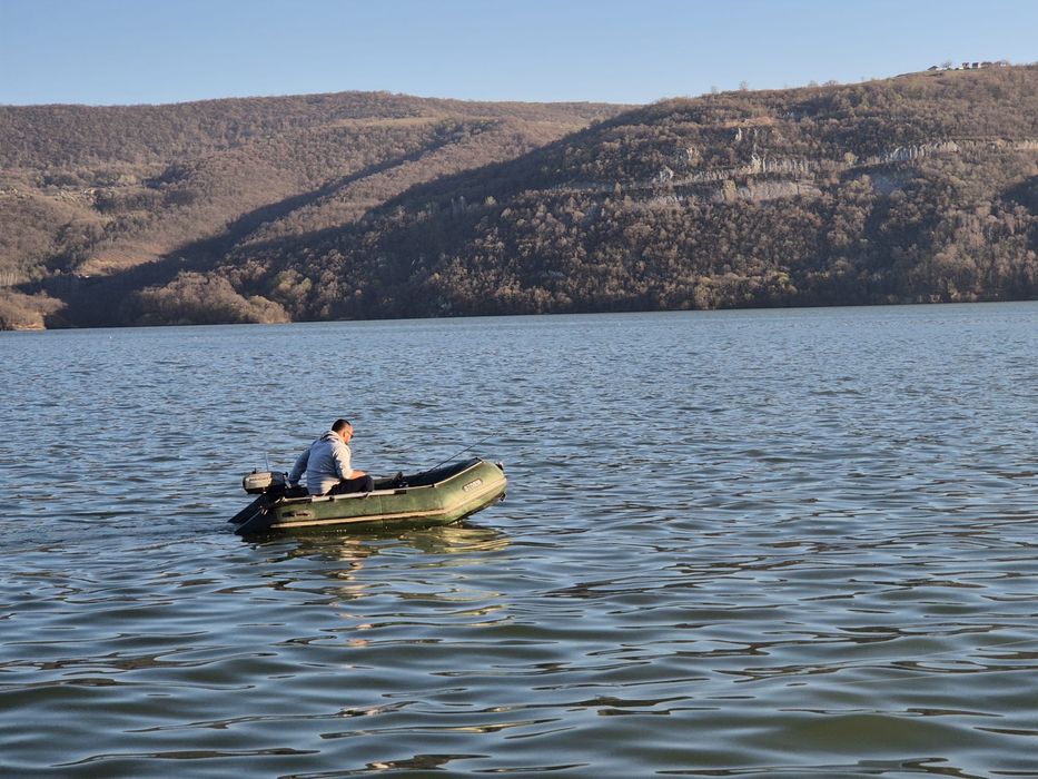 Barca Aquastorm cu motor si sonar