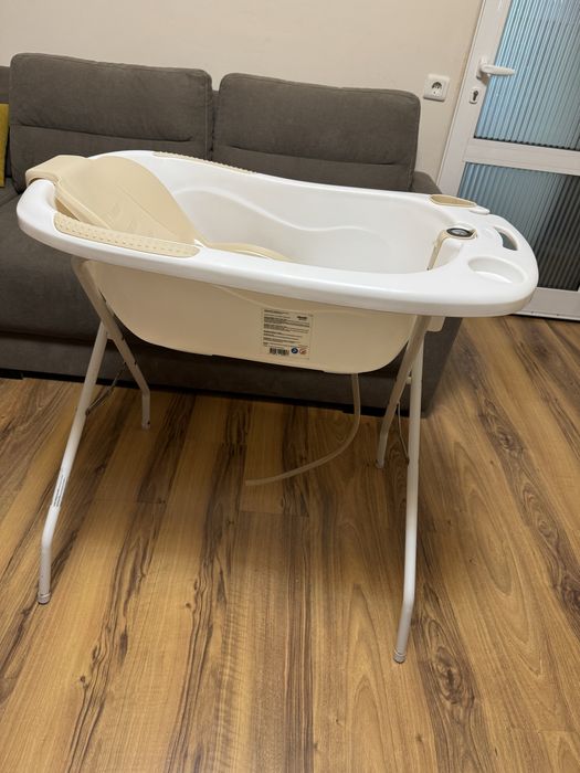 Продавам детска количка Maxi-Cosi Mura 4 2в1