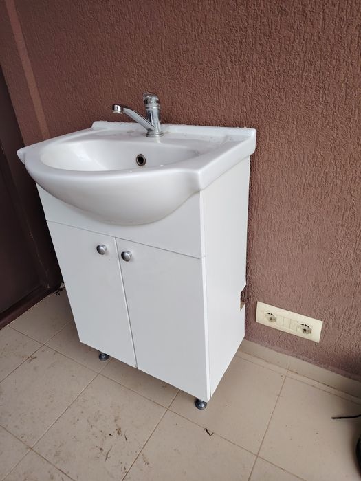 Chiuveta baie cu baterie și dulăpior cu oglindă