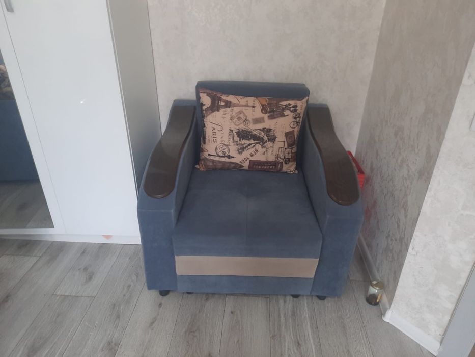 Диван, 2 кресла продаю