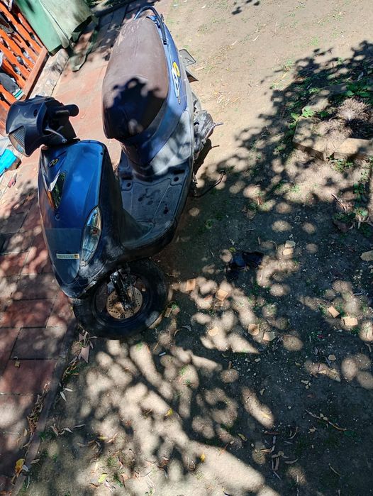 Vând scuter SIM motor de 4.9 ofer acte pe el, nu are asigurare și ITP