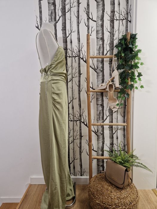 Rochie domnisoara onoare, banchet, nunta verde sage cu spatele gol si