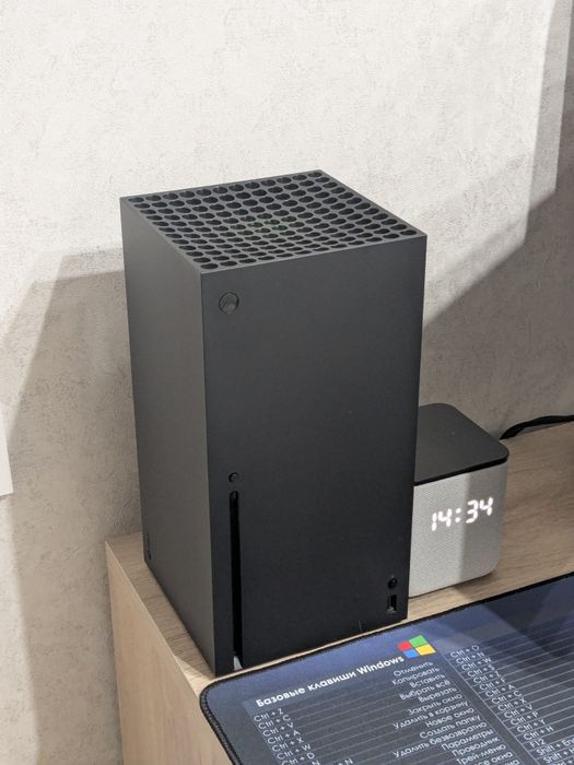 Xbox series X 1Tb+ коллекционное издание Dark pictures+ наушники