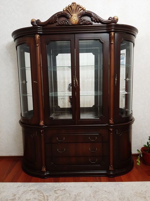 Сервант гостинный