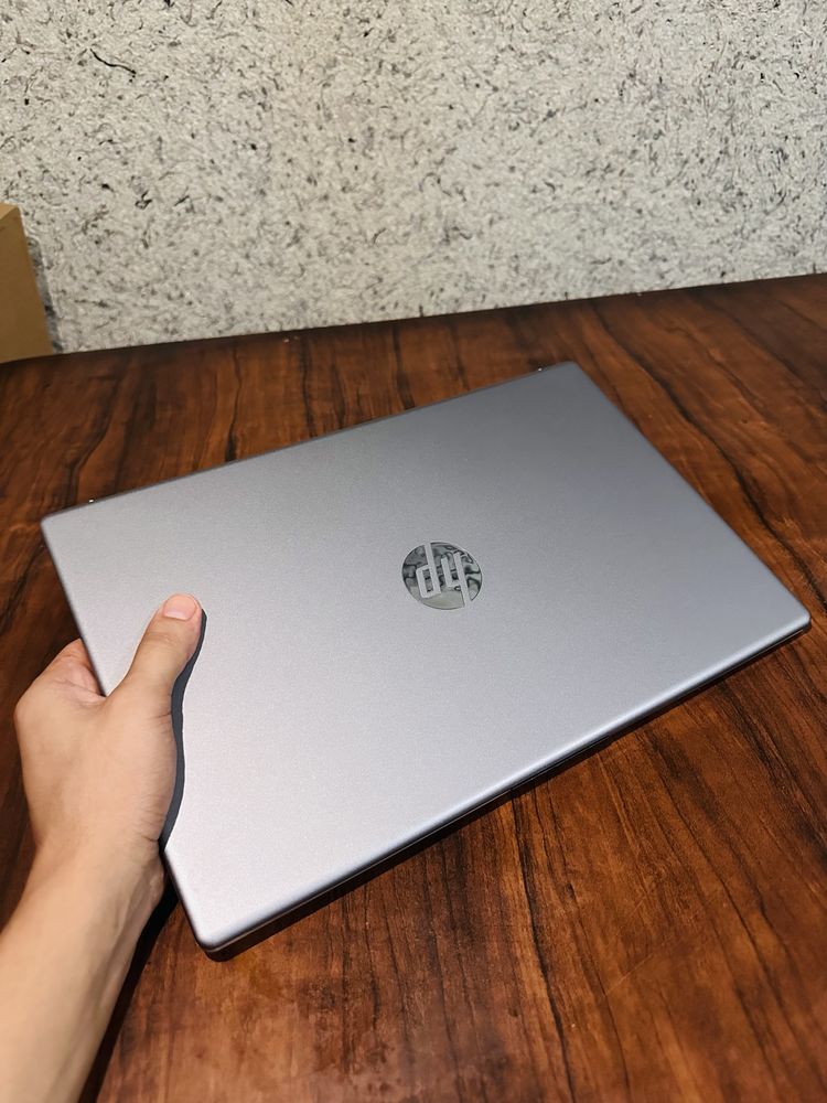 Hp noutbuk ideal holatda juda kam ishlagan