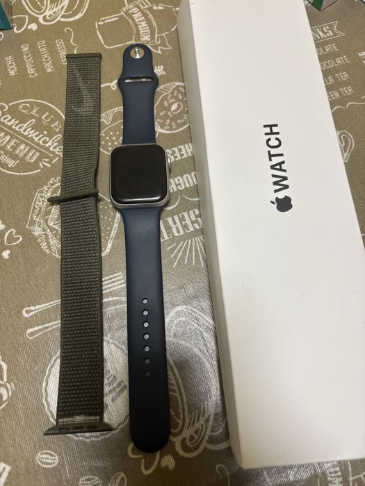 Apple watch SE 2022 година