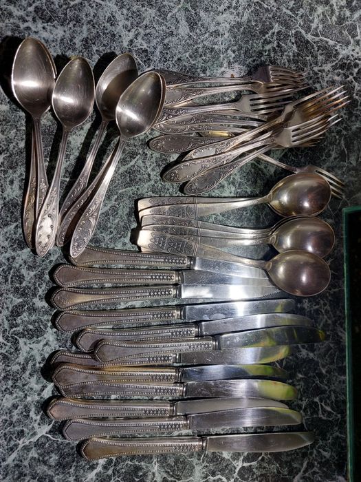 Набор мельхиора ( вилки, ложки, ножи)