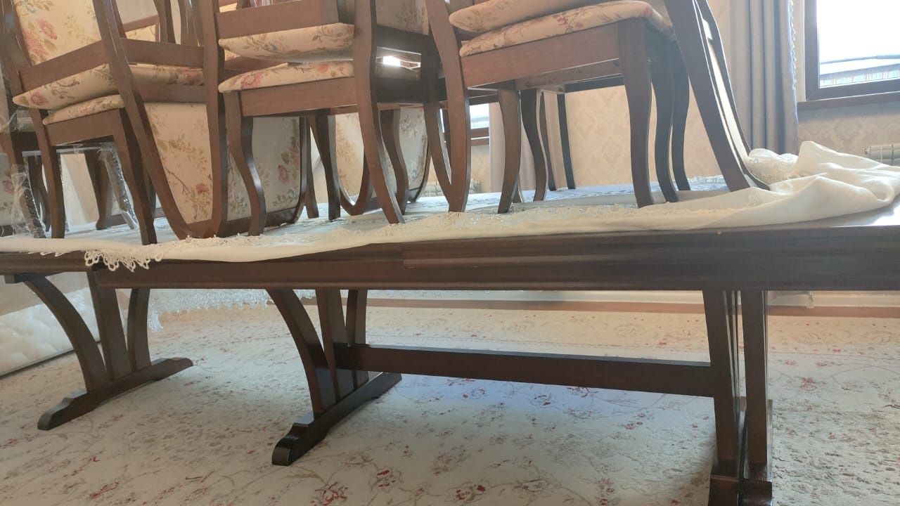 Продаю стол складной со стульями