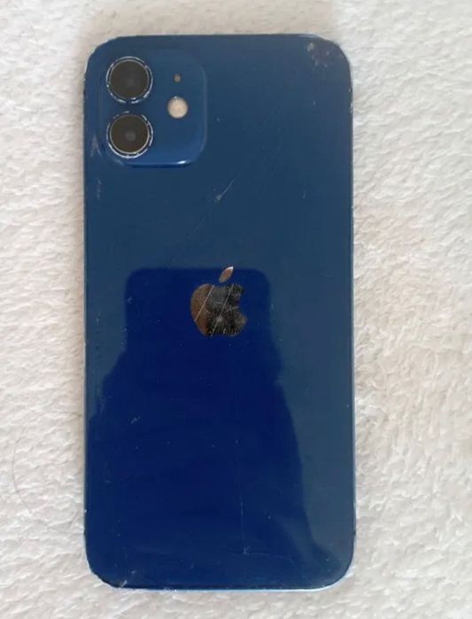 Vând iPhone 12 simplu