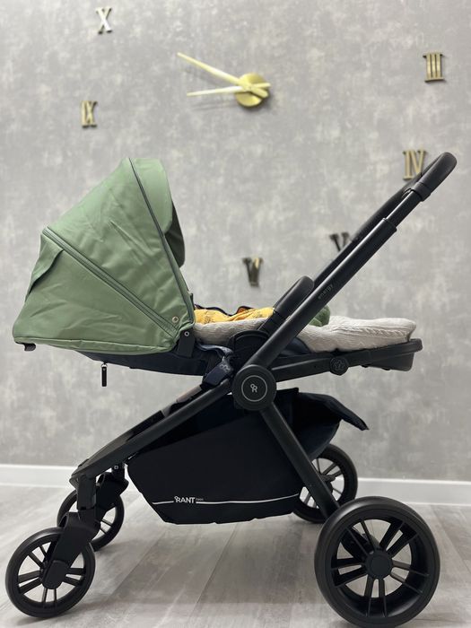 Продам коляску с рождения