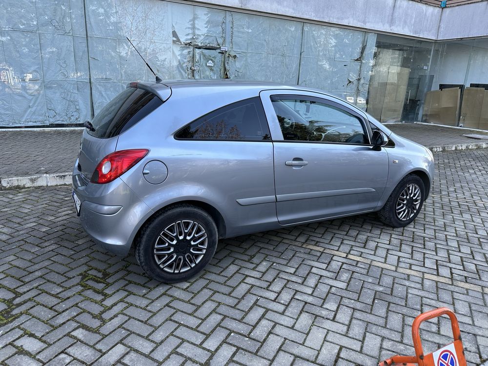 Opel Corsa D 1.2 2007 Климатик !  Външни забележки !