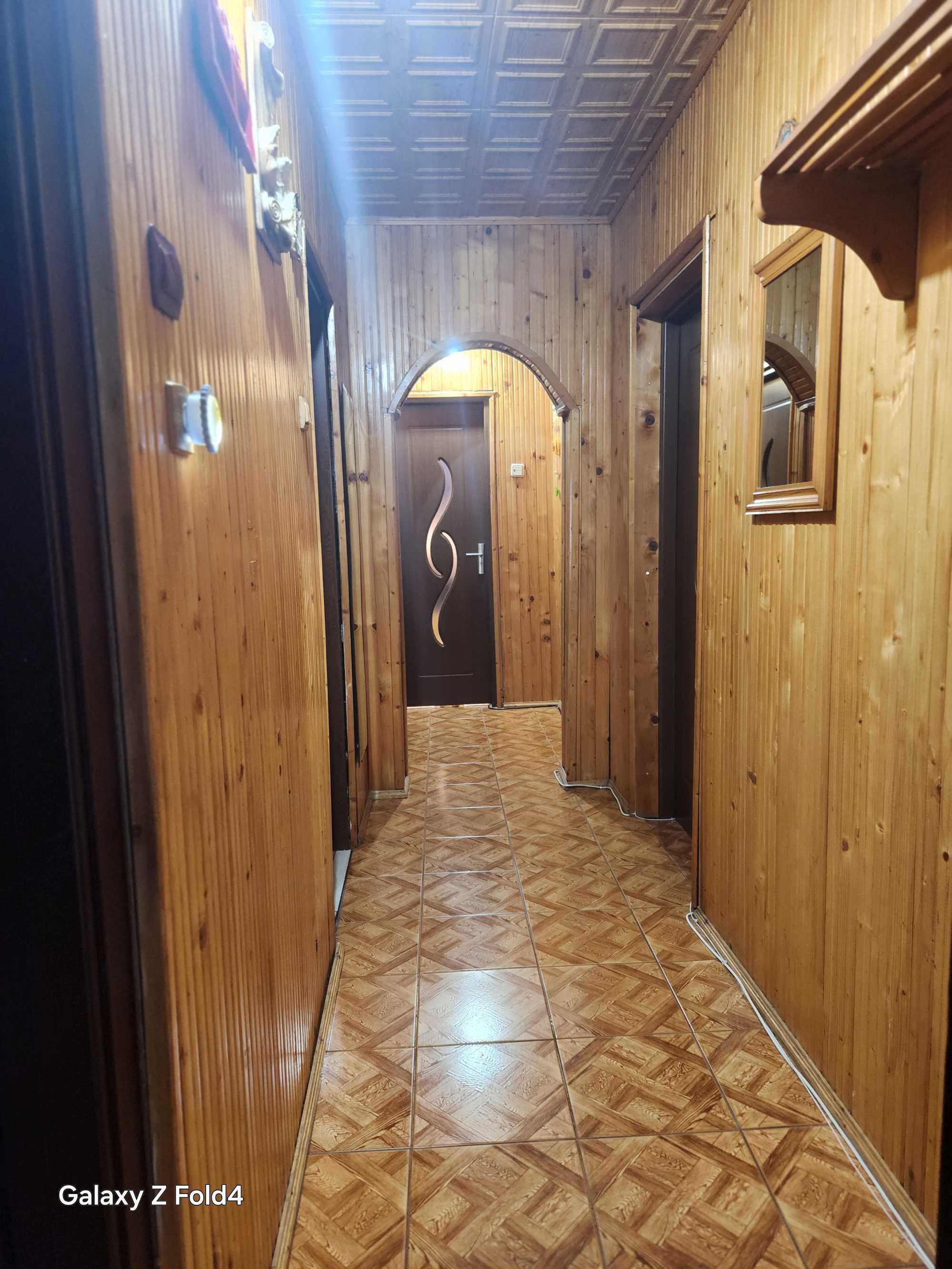 De vanzare apartament 3 camere